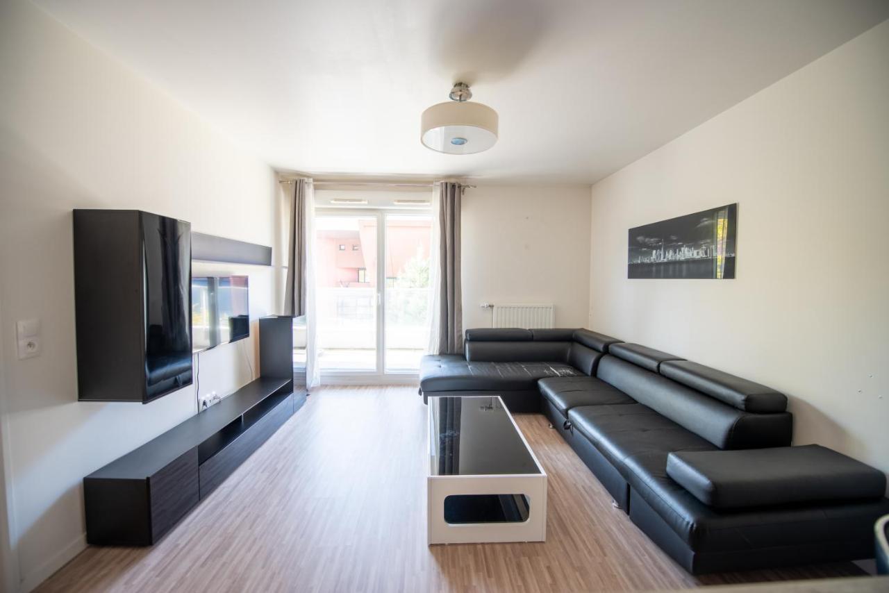 Appartements De 2 Ou 3 Chambres A 40 Minutes De Paris Courcouronnes Exterior photo