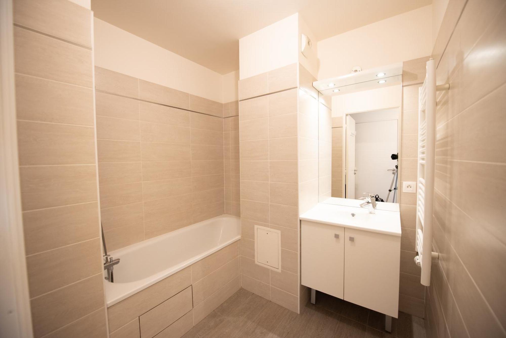 Appartements De 2 Ou 3 Chambres A 40 Minutes De Paris Courcouronnes Room photo